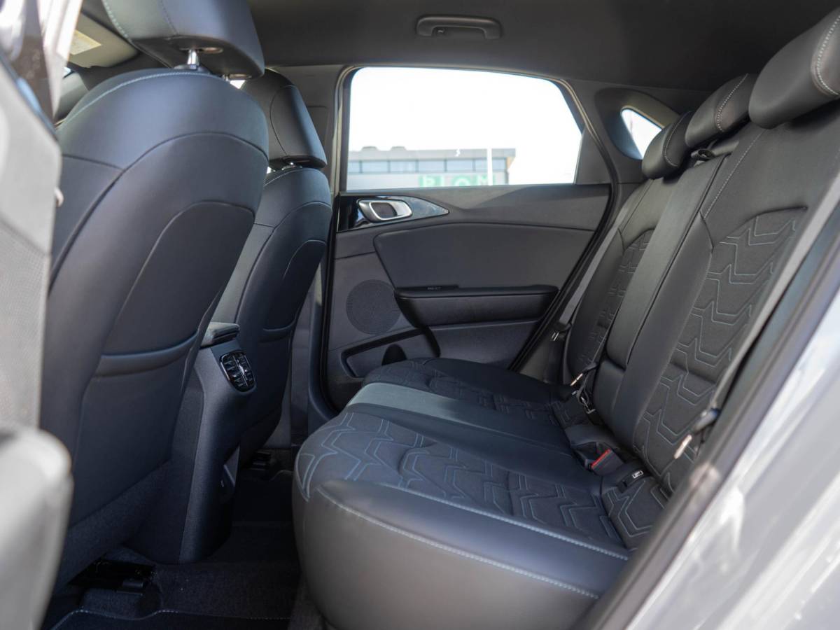 Kia Ceed Sportswagon Kia Ceed Sportswagon 1.0 T-GDi MHEV Design Edition | Dode Hoek | Stoel & stuur-verwarming | JBL | PDC voor & achter