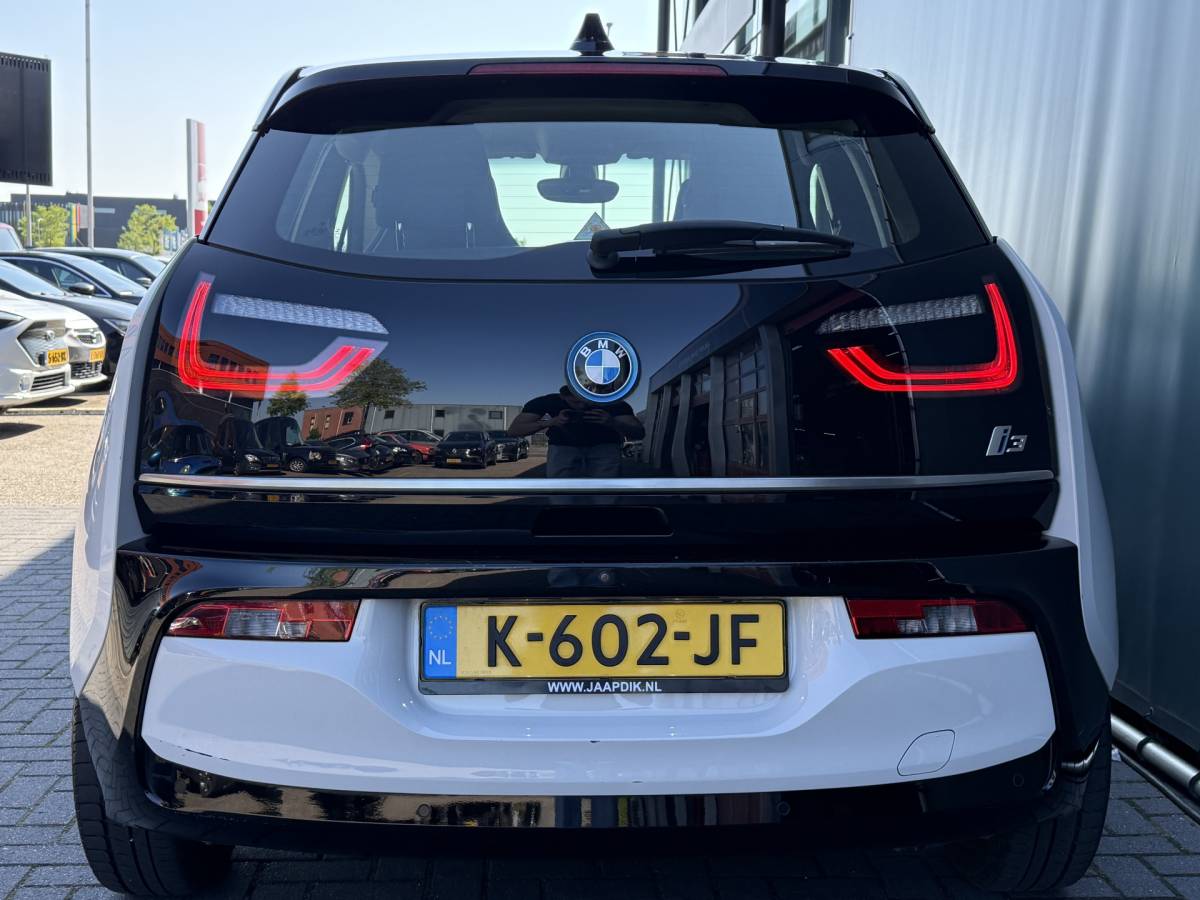 BMW i3 BMW i3 BWJ 2021 Basis 120Ah 170 PK  42 kWh FULL LED | CAMERA | ADAPTIVE CRUISE | STOELVERW. | DAB | NAVI | CLIMA | LMV | PDC