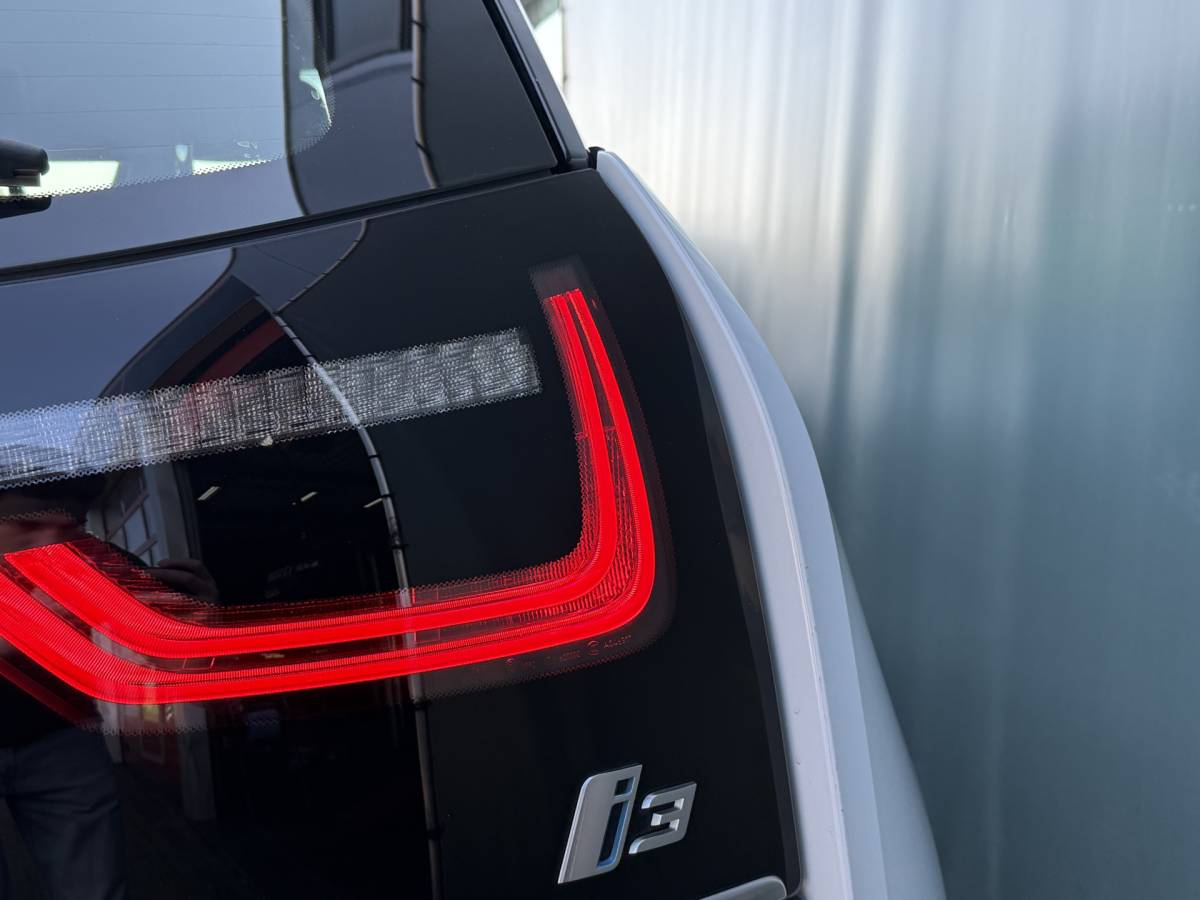BMW i3 BMW i3 BWJ 2021 Basis 120Ah 170 PK  42 kWh FULL LED | CAMERA | ADAPTIVE CRUISE | STOELVERW. | DAB | NAVI | CLIMA | LMV | PDC