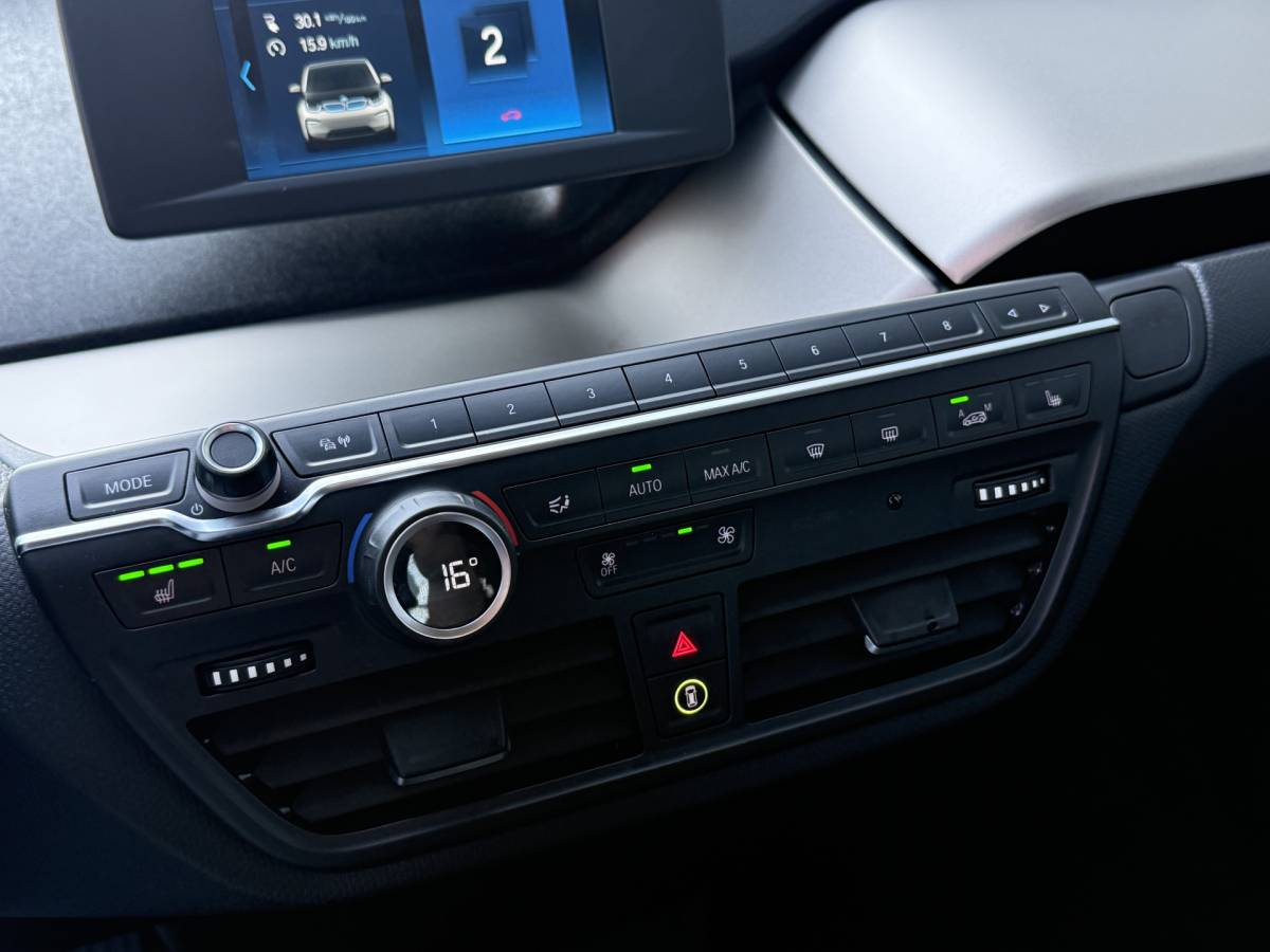BMW i3 BMW i3 BWJ 2021 Basis 120Ah 170 PK  42 kWh FULL LED | CAMERA | ADAPTIVE CRUISE | STOELVERW. | DAB | NAVI | CLIMA | LMV | PDC