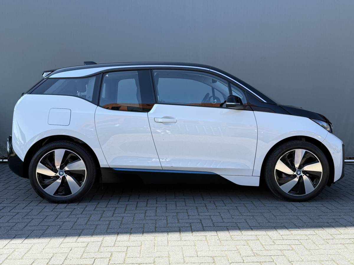 BMW i3 BMW i3 BWJ 2021 Basis 120Ah 170 PK  42 kWh FULL LED | CAMERA | ADAPTIVE CRUISE | STOELVERW. | DAB | NAVI | CLIMA | LMV | PDC
