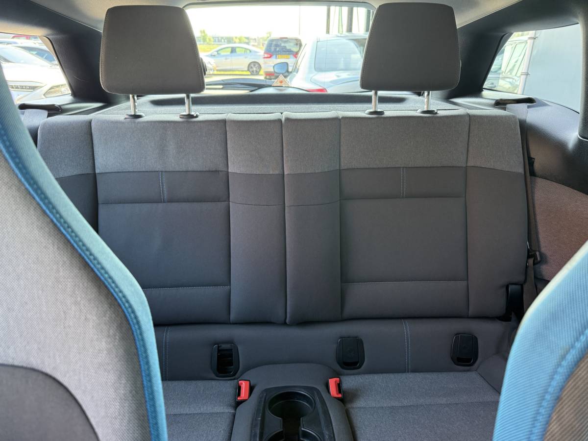 BMW i3 BMW i3 BWJ 2021 Basis 120Ah 170 PK  42 kWh FULL LED | CAMERA | ADAPTIVE CRUISE | STOELVERW. | DAB | NAVI | CLIMA | LMV | PDC