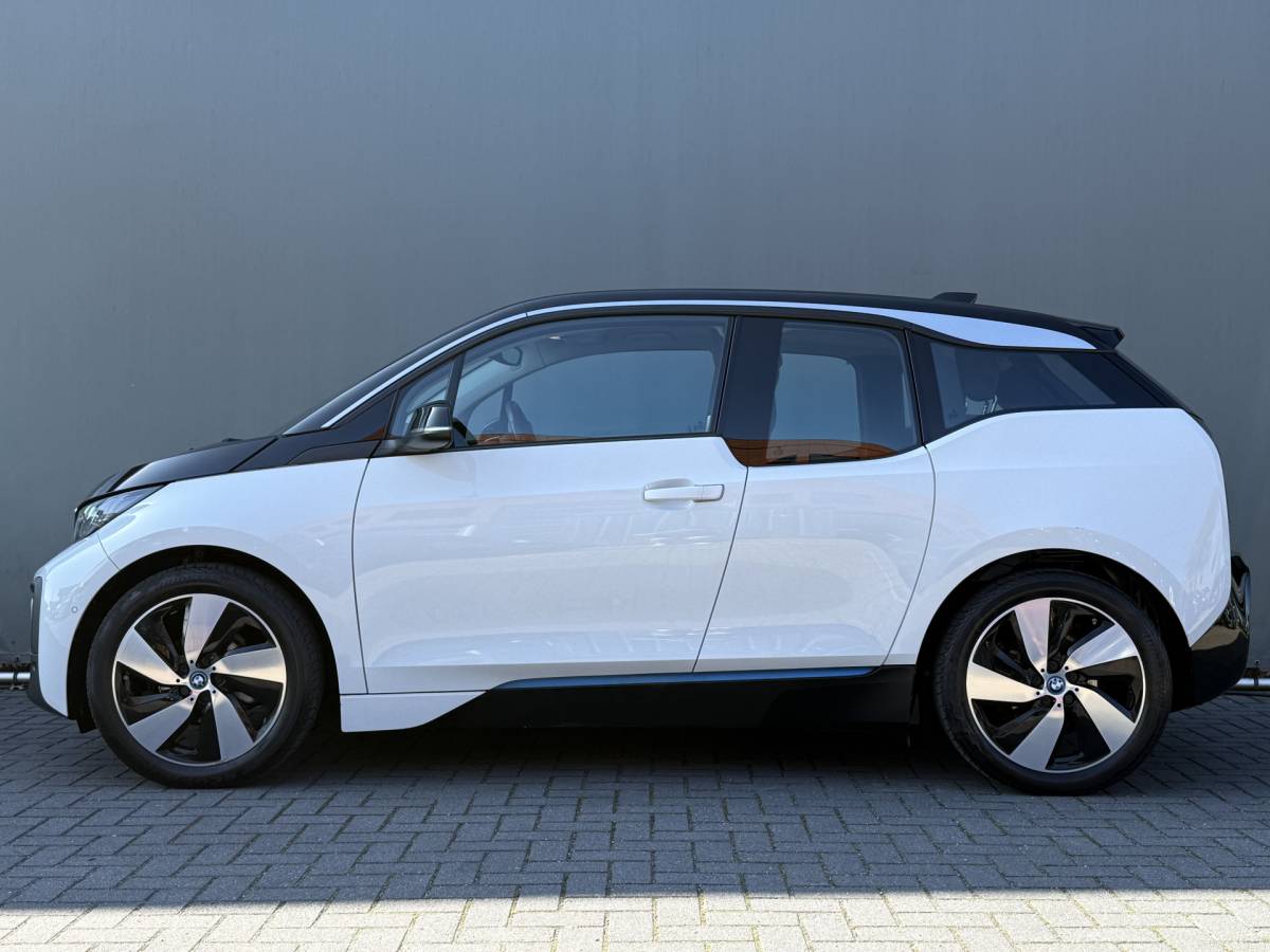 BMW i3 BMW i3 BWJ 2021 Basis 120Ah 170 PK  42 kWh FULL LED | CAMERA | ADAPTIVE CRUISE | STOELVERW. | DAB | NAVI | CLIMA | LMV | PDC