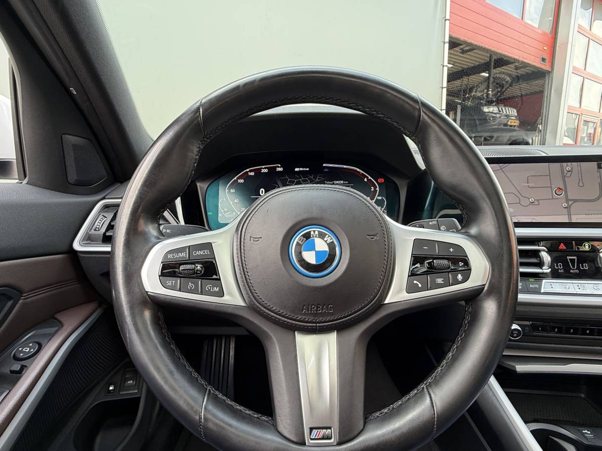 BMW 3 Serie BMW 3-serie Touring BWJ 2022 320e 204 PK Business Edition Plus M PANO | LEDRE | FULL LED | STOELVERW. | CARPLAY + ANDROID | NAVI | CLIMA | CRUISE | LMV | PDC