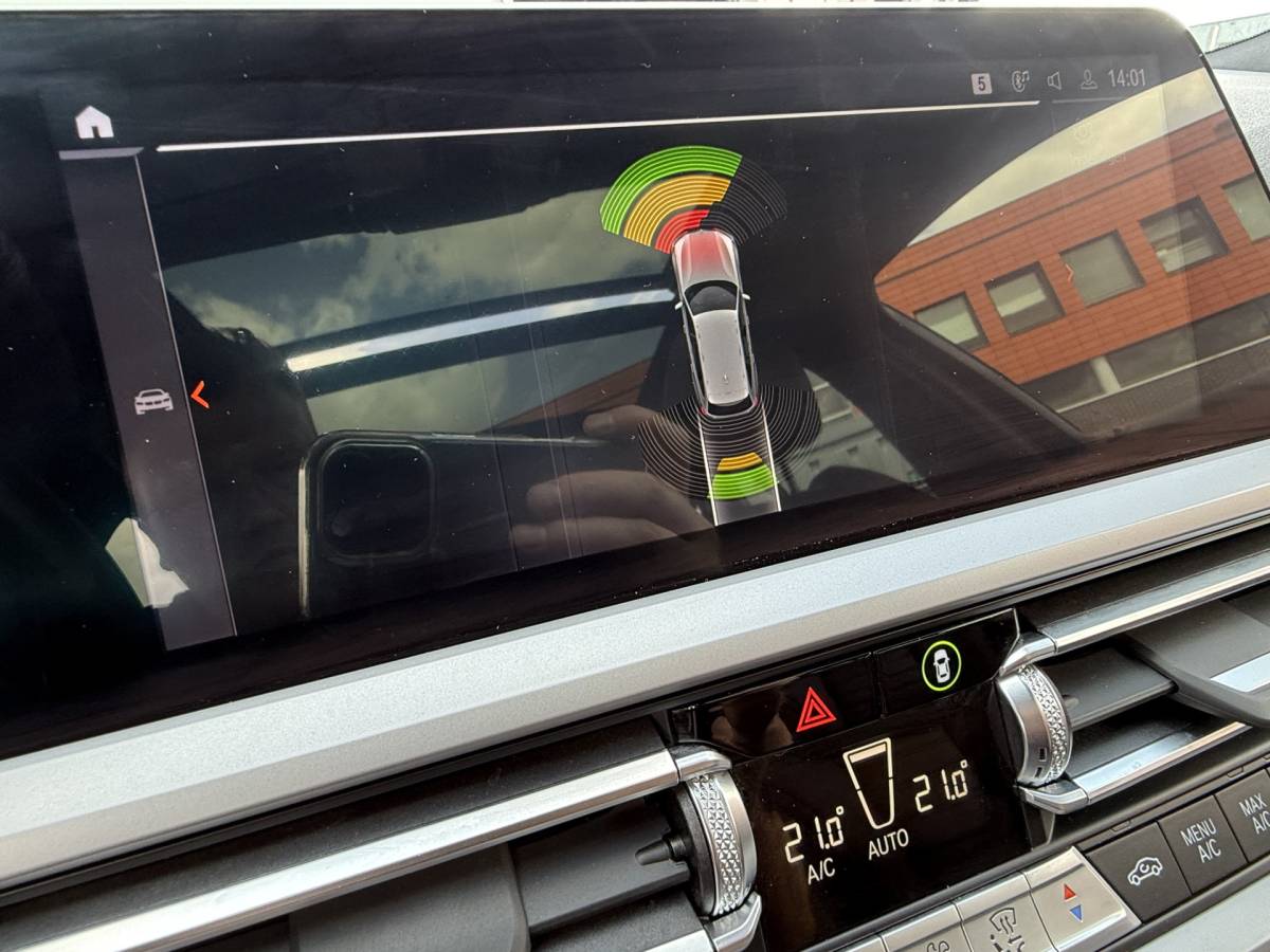 BMW 3 Serie BMW 3-serie Touring BWJ 2022 320e 204 PK Business Edition Plus M PANO | LEDRE | FULL LED | STOELVERW. | CARPLAY + ANDROID | NAVI | CLIMA | CRUISE | LMV | PDC