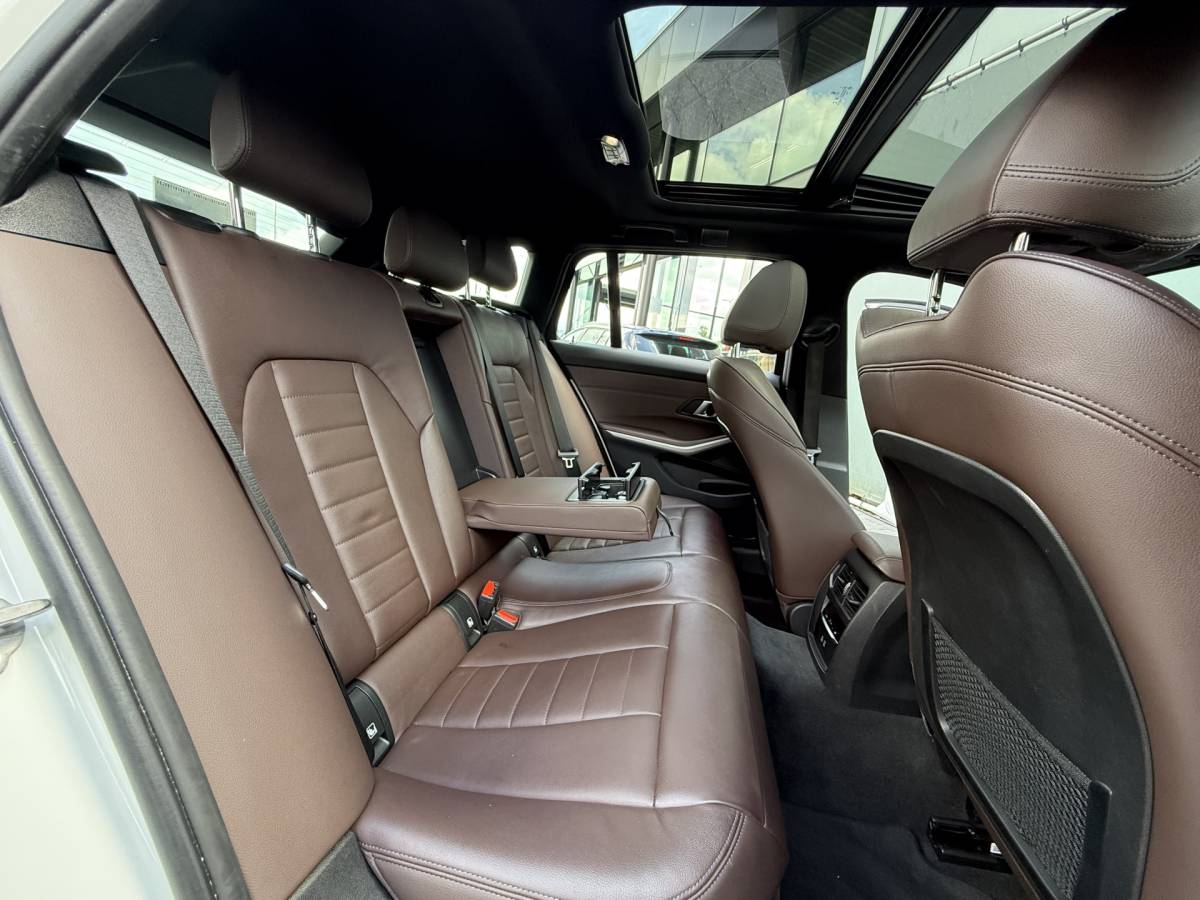 BMW 3 Serie BMW 3-serie Touring BWJ 2022 320e 204 PK Business Edition Plus M PANO | LEDRE | FULL LED | STOELVERW. | CARPLAY + ANDROID | NAVI | CLIMA | CRUISE | LMV | PDC