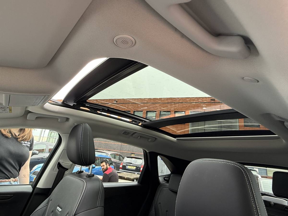 Ford Kuga Ford Kuga BWJ 2021 2.5 225 PK PHEV Vignale NIEUW BINNEN!!