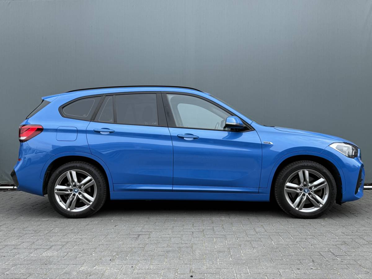 BMW X1 BMW X1 BWJ 2022 xDrive25e 221 PK  eDrive Edition M SPORT | NIEUW BINNEN! TREKHAAK | FULL LED | HALF LEDER | STOELVERW. | ELEKTR. ACHTERKLEP | DAB | NAVI | CLIMA | CRUISE | LMV | PDC