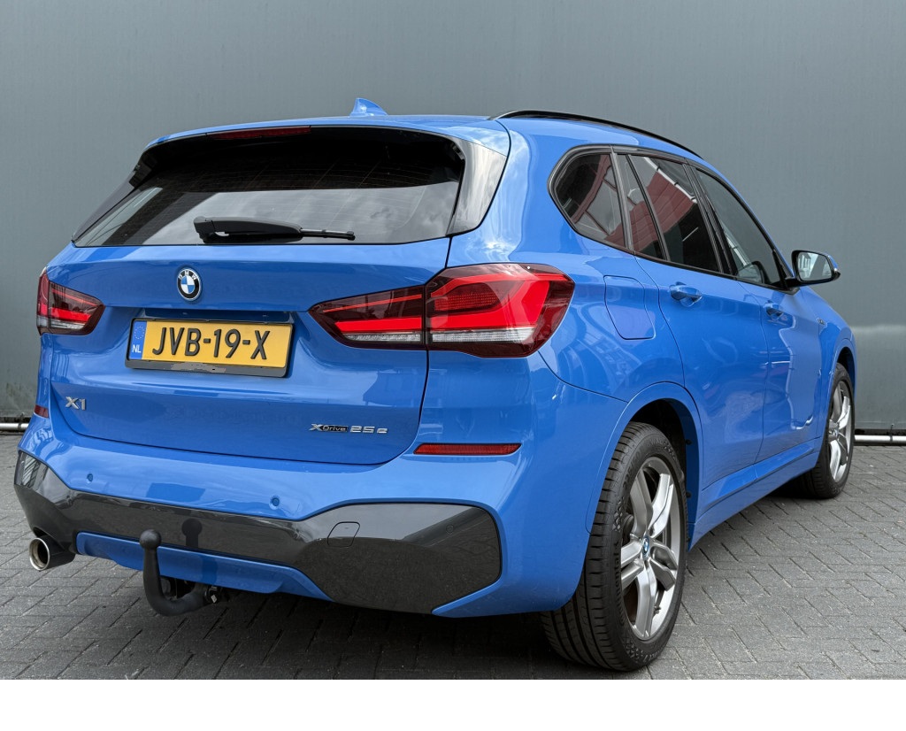 BMW X1 BMW X1 BWJ 2022 xDrive25e 221 PK  eDrive Edition M SPORT | NIEUW BINNEN! TREKHAAK | FULL LED | HALF LEDER | STOELVERW. | ELEKTR. ACHTERKLEP | DAB | NAVI | CLIMA | CRUISE | LMV | PDC