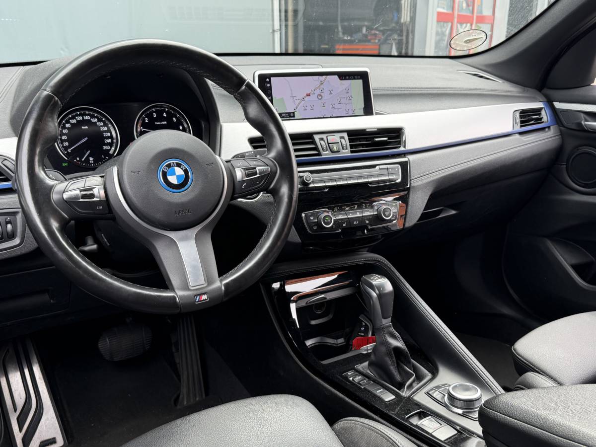BMW X1 BMW X1 BWJ 2022 xDrive25e 221 PK  eDrive Edition M SPORT | NIEUW BINNEN! TREKHAAK | FULL LED | HALF LEDER | STOELVERW. | ELEKTR. ACHTERKLEP | DAB | NAVI | CLIMA | CRUISE | LMV | PDC