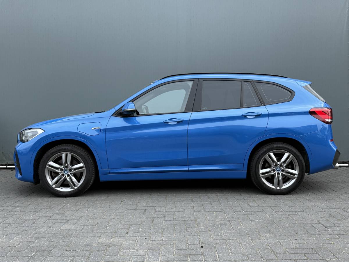 BMW X1 BMW X1 BWJ 2022 xDrive25e 221 PK  eDrive Edition M SPORT | NIEUW BINNEN! TREKHAAK | FULL LED | HALF LEDER | STOELVERW. | ELEKTR. ACHTERKLEP | DAB | NAVI | CLIMA | CRUISE | LMV | PDC