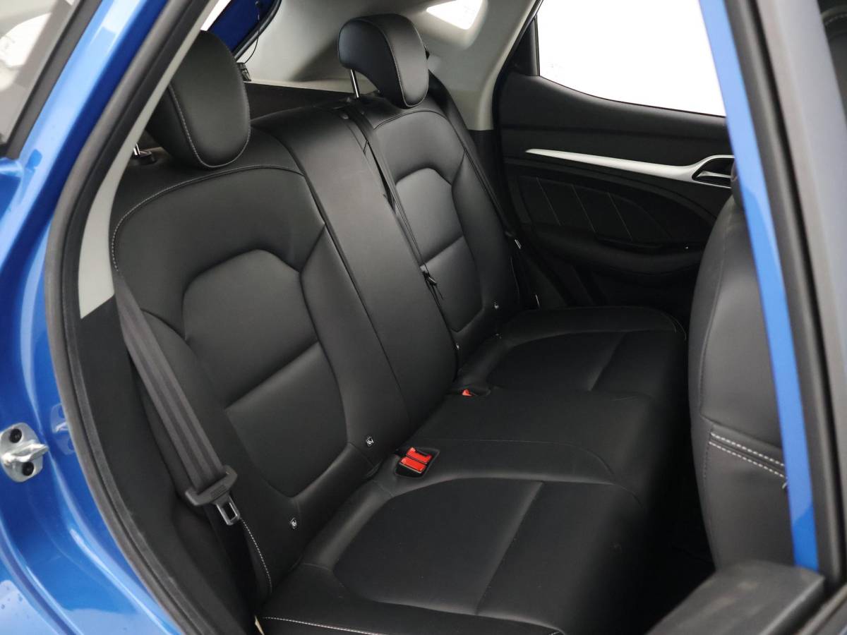 MG ZS EV MG MG ZS EV LUXURY 45 kWh + TREKHAAK | PANORAMA | JBL 95,1% SOH | LEDER | CAMERA | ADAPTIVE CRUISE | STOELVERWARMING