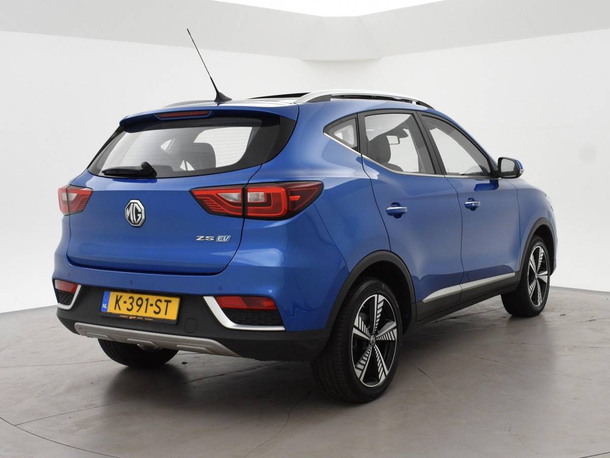 MG ZS EV MG MG ZS EV LUXURY 45 kWh + TREKHAAK | PANORAMA | JBL 95,1% SOH | LEDER | CAMERA | ADAPTIVE CRUISE | STOELVERWARMING