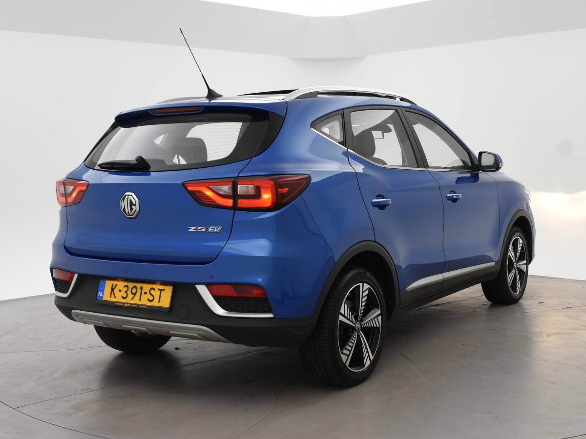 MG ZS EV MG MG ZS EV LUXURY 45 kWh + TREKHAAK | PANORAMA | JBL 95,1% SOH | LEDER | CAMERA | ADAPTIVE CRUISE | STOELVERWARMING