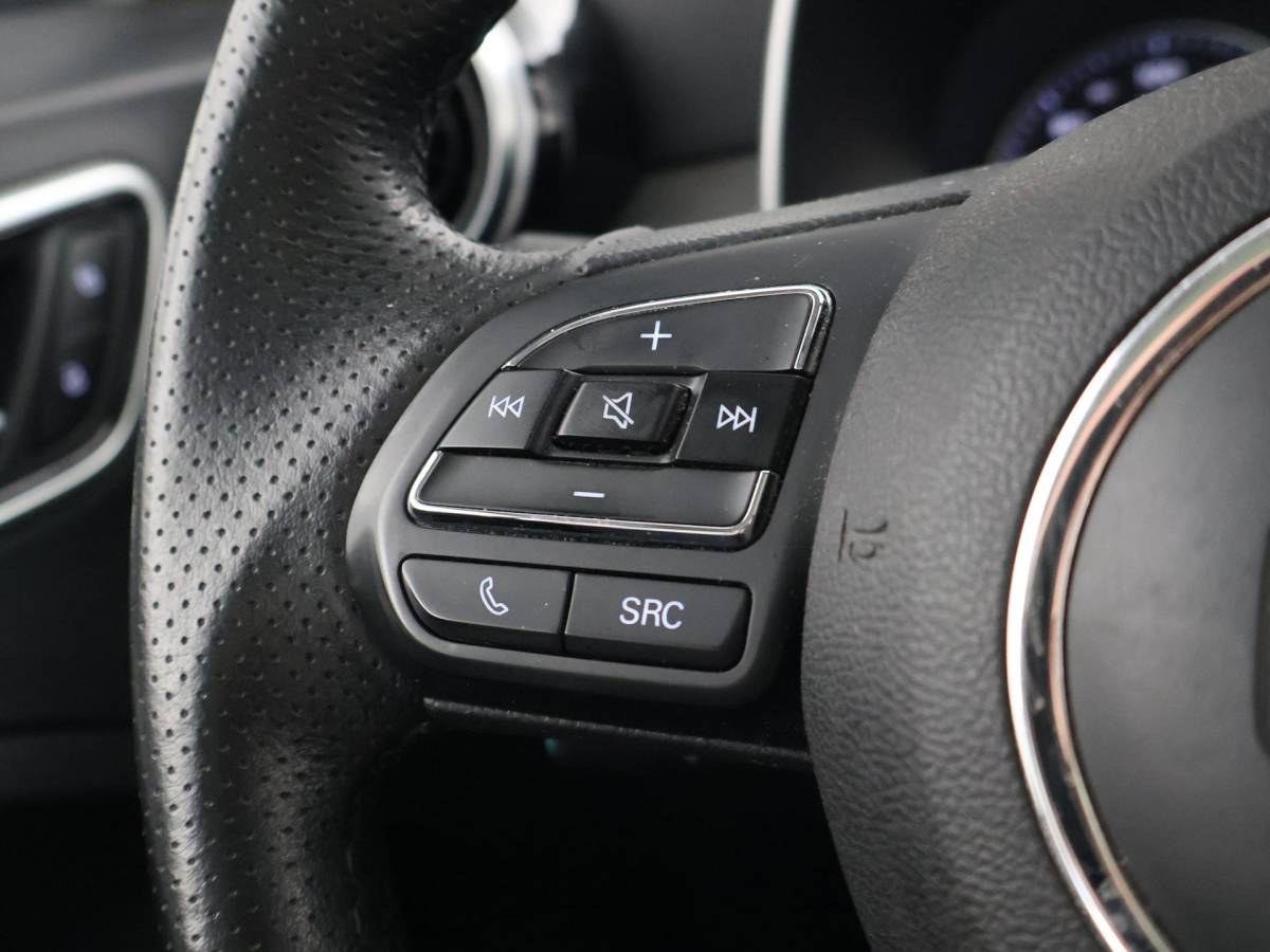 MG ZS EV MG MG ZS EV LUXURY 45 kWh + TREKHAAK | PANORAMA | JBL 95,1% SOH | LEDER | CAMERA | ADAPTIVE CRUISE | STOELVERWARMING