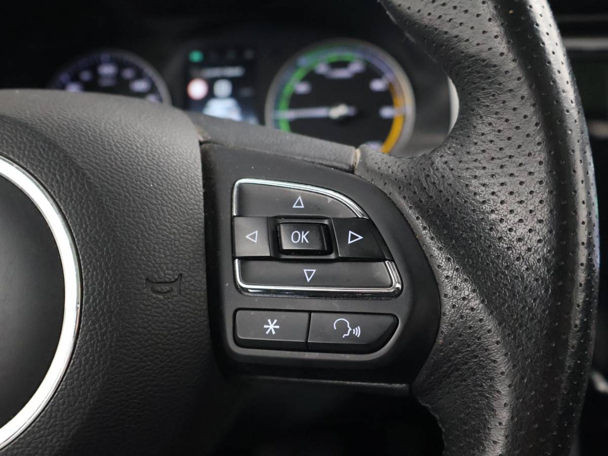 MG ZS EV MG MG ZS EV LUXURY 45 kWh + TREKHAAK | PANORAMA | JBL 95,1% SOH | LEDER | CAMERA | ADAPTIVE CRUISE | STOELVERWARMING