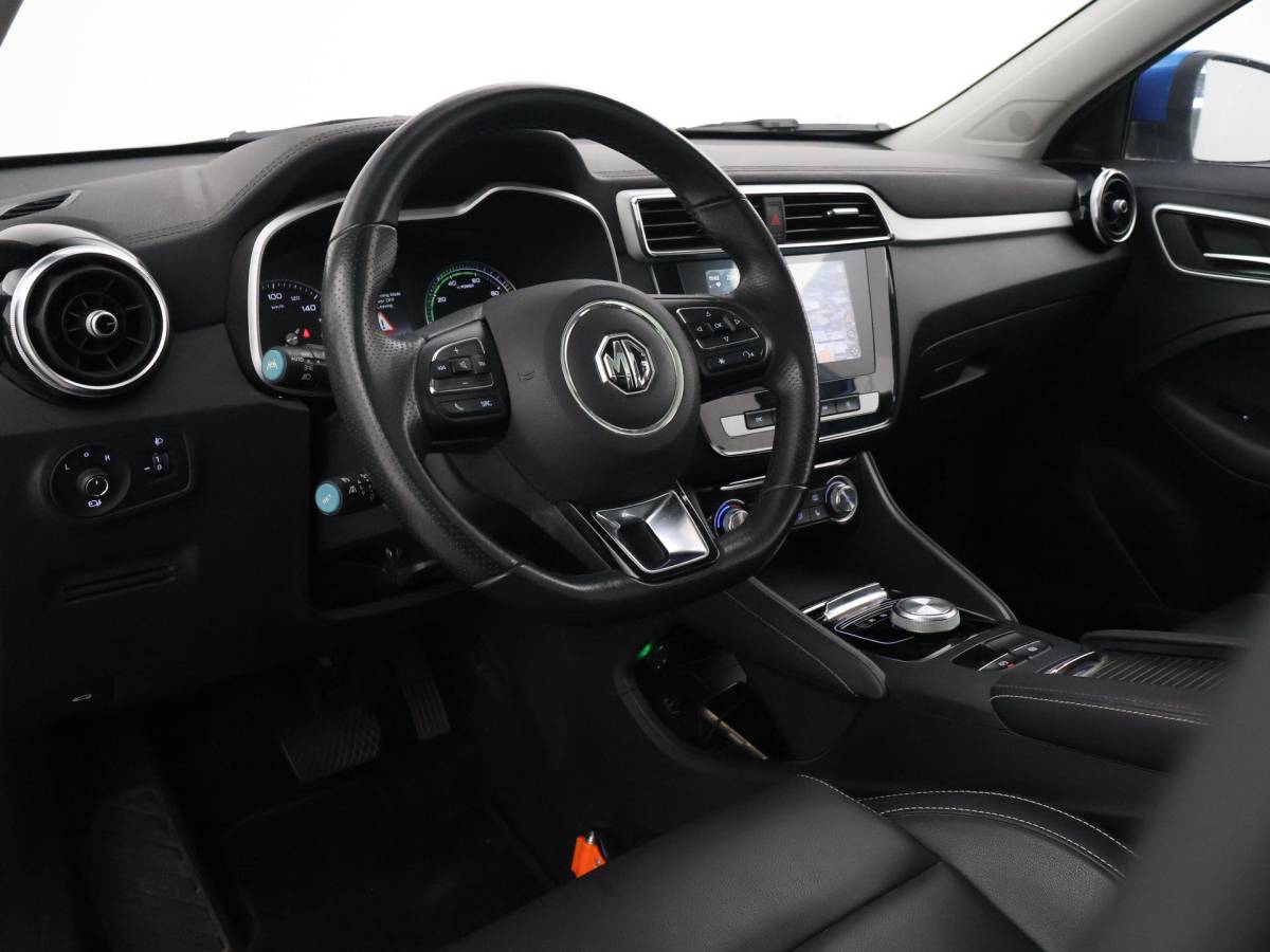 MG ZS EV MG MG ZS EV LUXURY 45 kWh + TREKHAAK | PANORAMA | JBL 95,1% SOH | LEDER | CAMERA | ADAPTIVE CRUISE | STOELVERWARMING