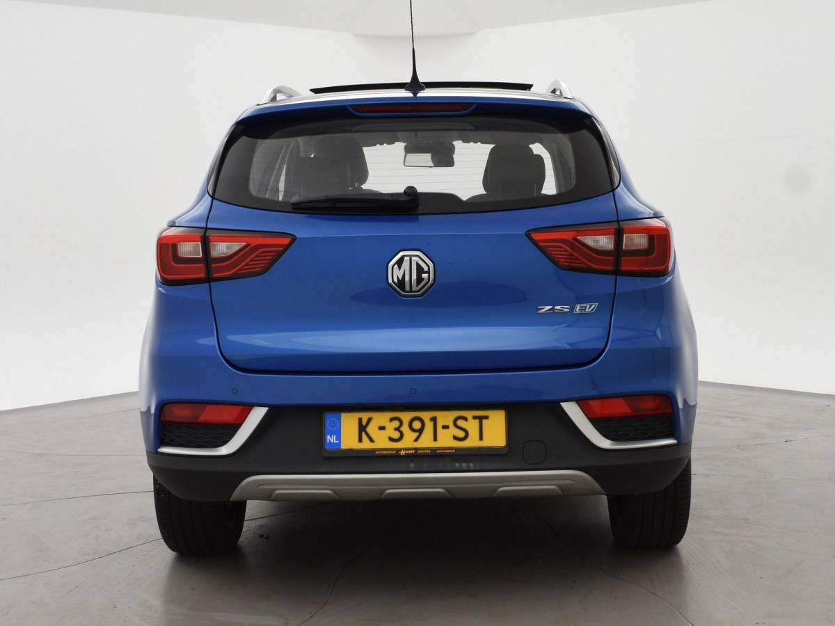 MG ZS EV MG MG ZS EV LUXURY 45 kWh + TREKHAAK | PANORAMA | JBL 95,1% SOH | LEDER | CAMERA | ADAPTIVE CRUISE | STOELVERWARMING