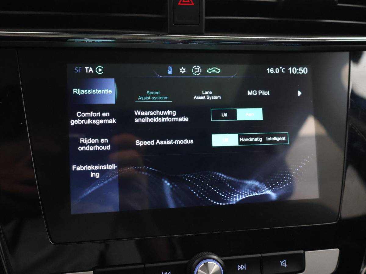 MG ZS EV MG MG ZS EV LUXURY 45 kWh + TREKHAAK | PANORAMA | JBL 95,1% SOH | LEDER | CAMERA | ADAPTIVE CRUISE | STOELVERWARMING