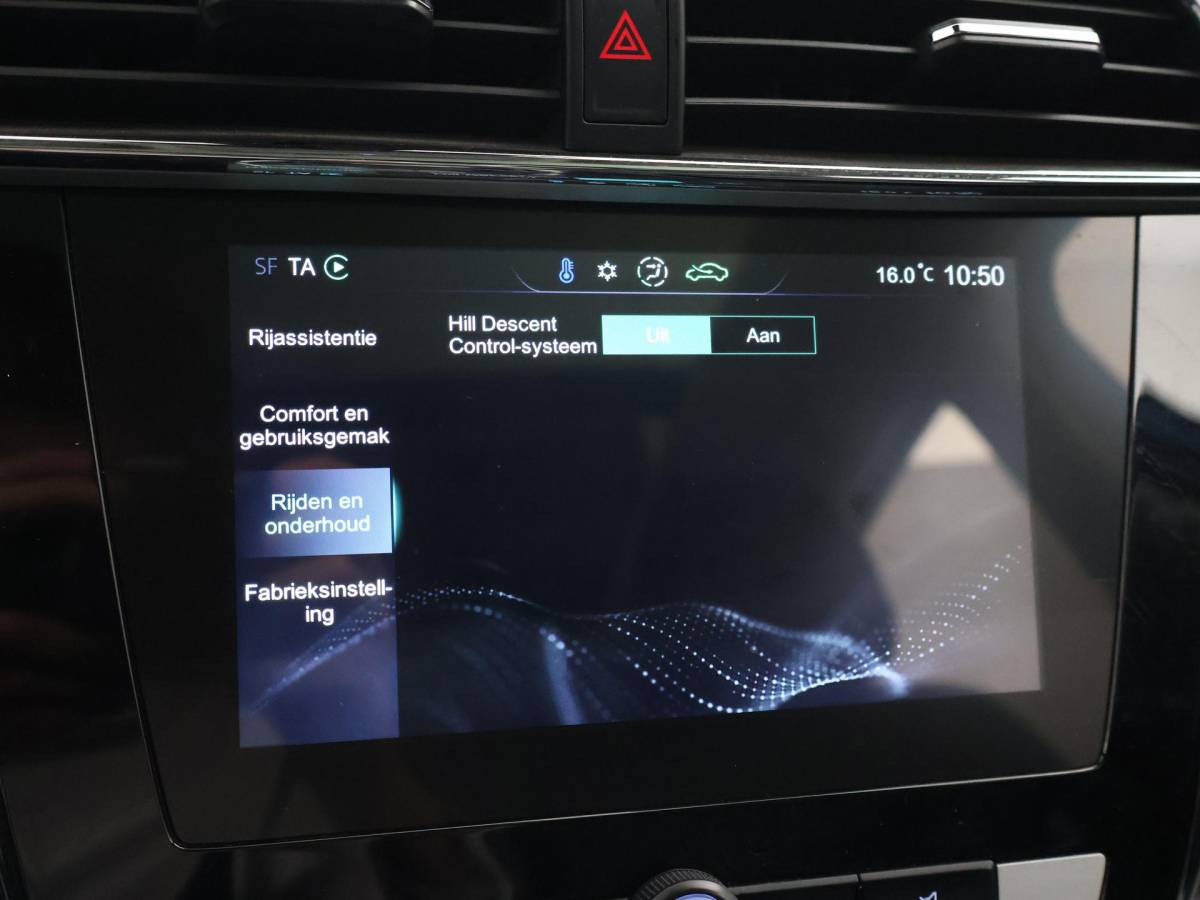 MG ZS EV MG MG ZS EV LUXURY 45 kWh + TREKHAAK | PANORAMA | JBL 95,1% SOH | LEDER | CAMERA | ADAPTIVE CRUISE | STOELVERWARMING