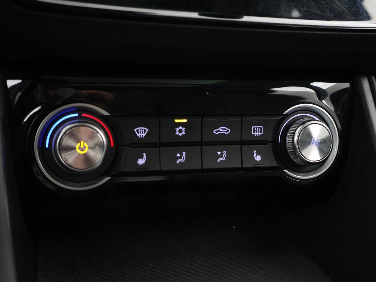 MG ZS EV MG MG ZS EV LUXURY 45 kWh + TREKHAAK | PANORAMA | JBL 95,1% SOH | LEDER | CAMERA | ADAPTIVE CRUISE | STOELVERWARMING