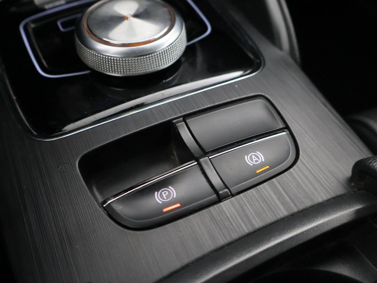 MG ZS EV MG MG ZS EV LUXURY 45 kWh + TREKHAAK | PANORAMA | JBL 95,1% SOH | LEDER | CAMERA | ADAPTIVE CRUISE | STOELVERWARMING