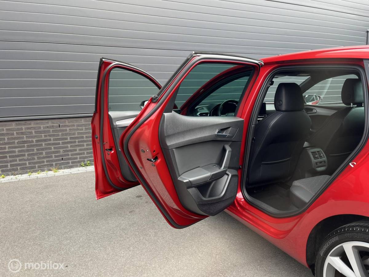 SEAT Leon Seat Leon 1.5 eTSI ACT DSG FR CLIMA*ADAP CR*CARPLAY*PDC*KEYLESS