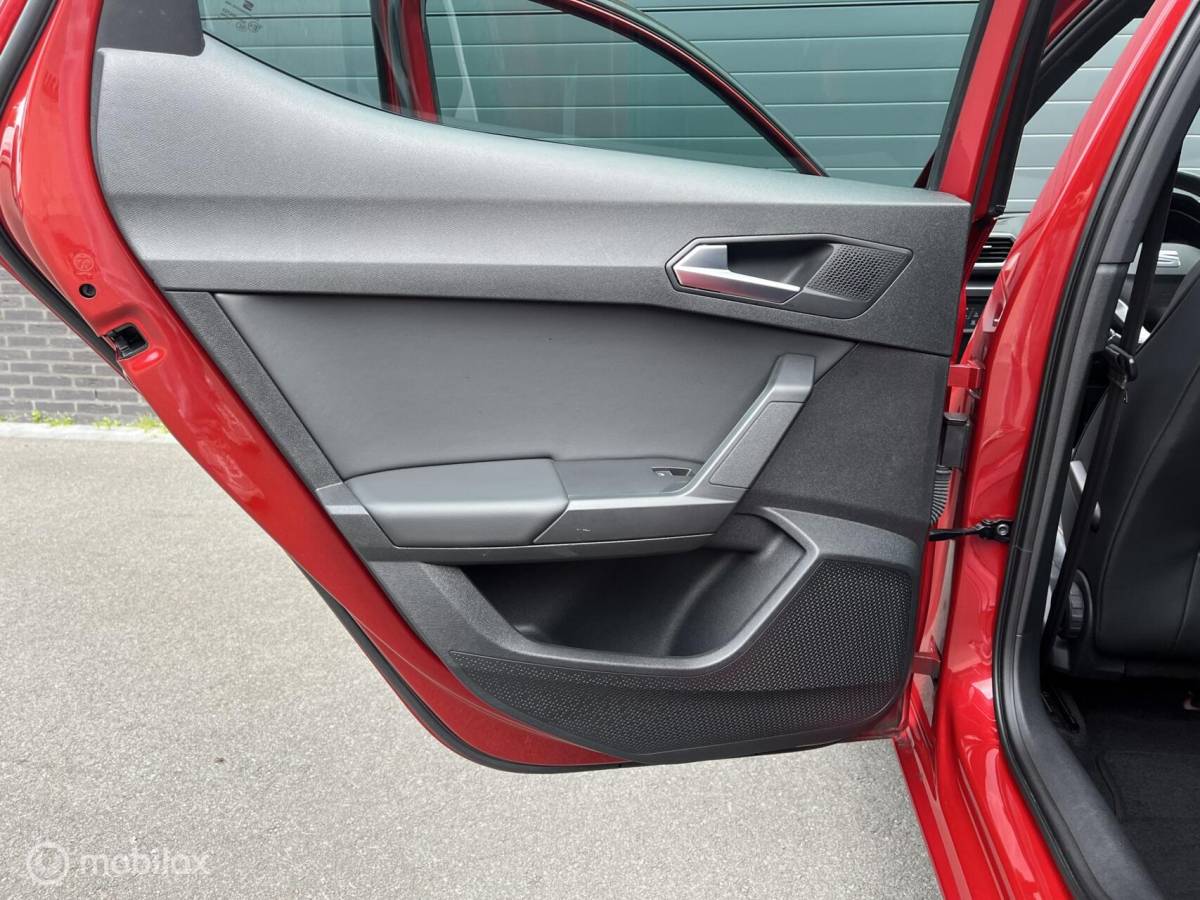 SEAT Leon Seat Leon 1.5 eTSI ACT DSG FR CLIMA*ADAP CR*CARPLAY*PDC*KEYLESS