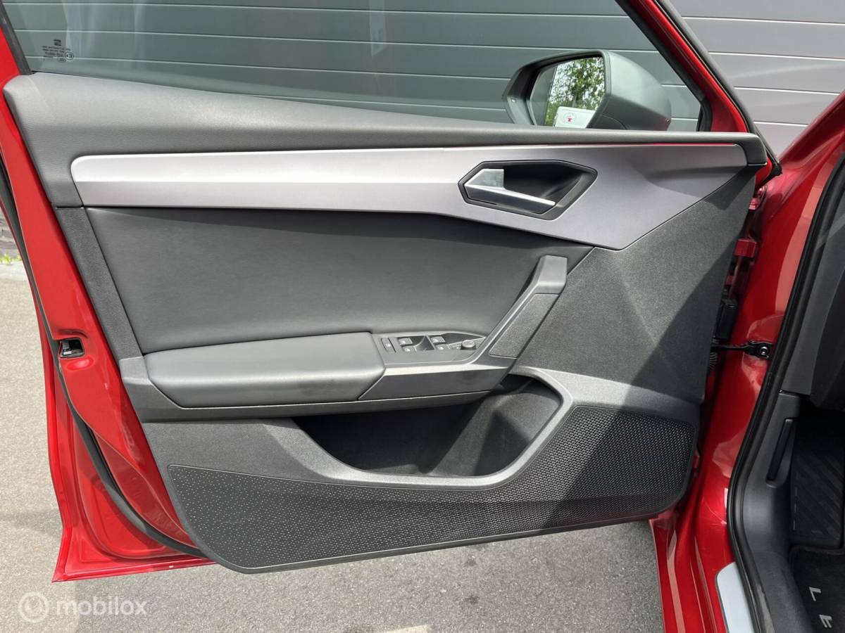 SEAT Leon Seat Leon 1.5 eTSI ACT DSG FR CLIMA*ADAP CR*CARPLAY*PDC*KEYLESS