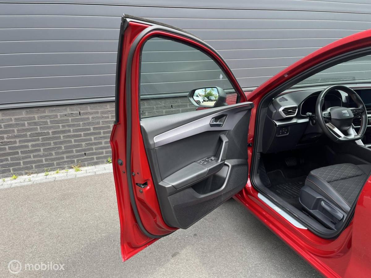 SEAT Leon Seat Leon 1.5 eTSI ACT DSG FR CLIMA*ADAP CR*CARPLAY*PDC*KEYLESS