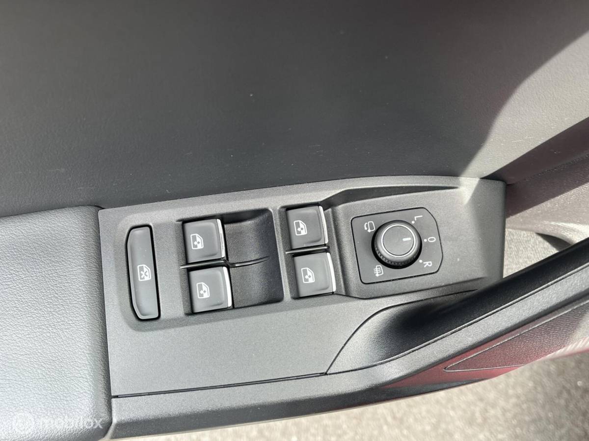 SEAT Leon Seat Leon 1.5 eTSI ACT DSG FR CLIMA*ADAP CR*CARPLAY*PDC*KEYLESS