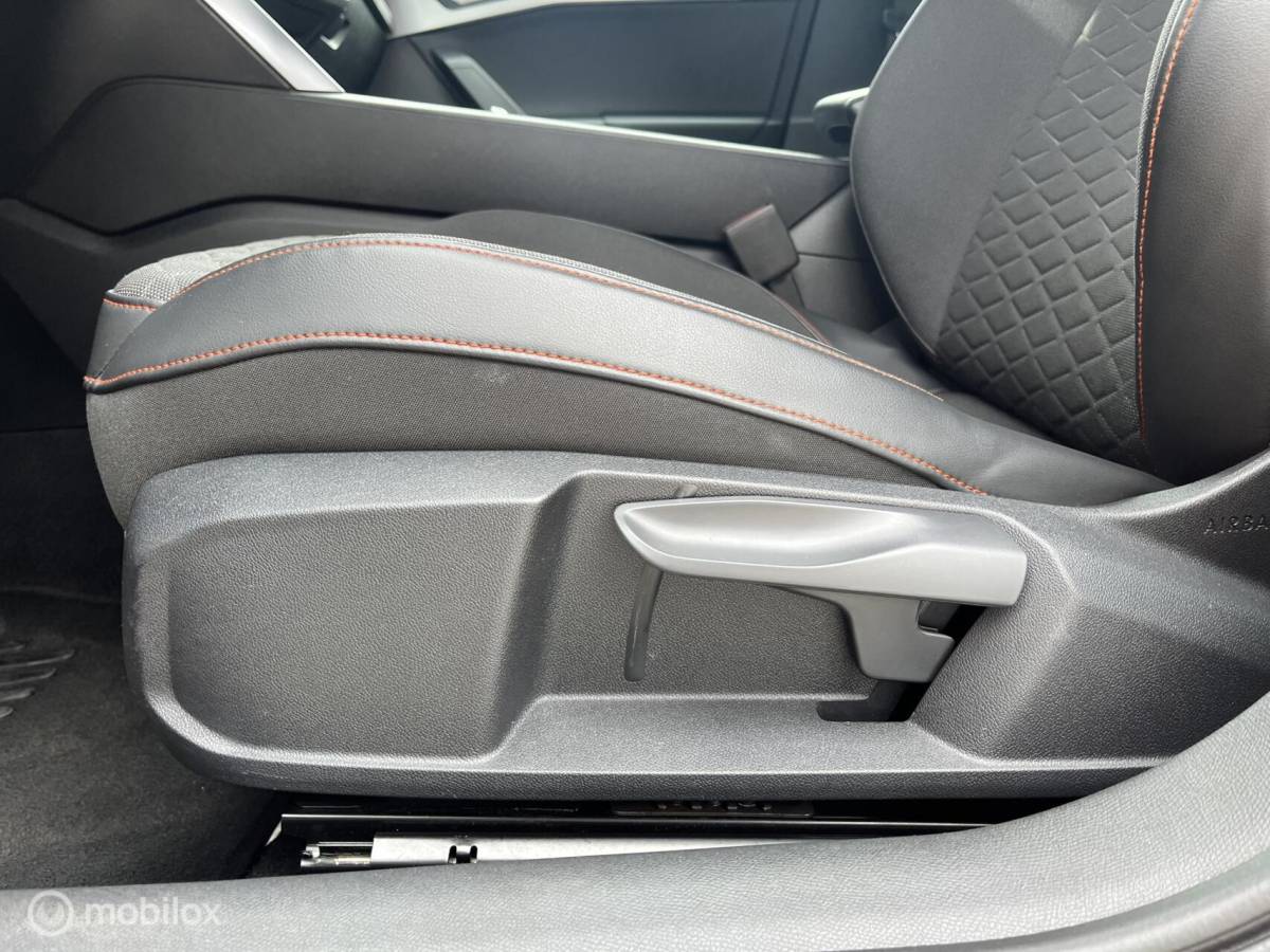 SEAT Leon Seat Leon 1.5 eTSI ACT DSG FR CLIMA*ADAP CR*CARPLAY*PDC*KEYLESS