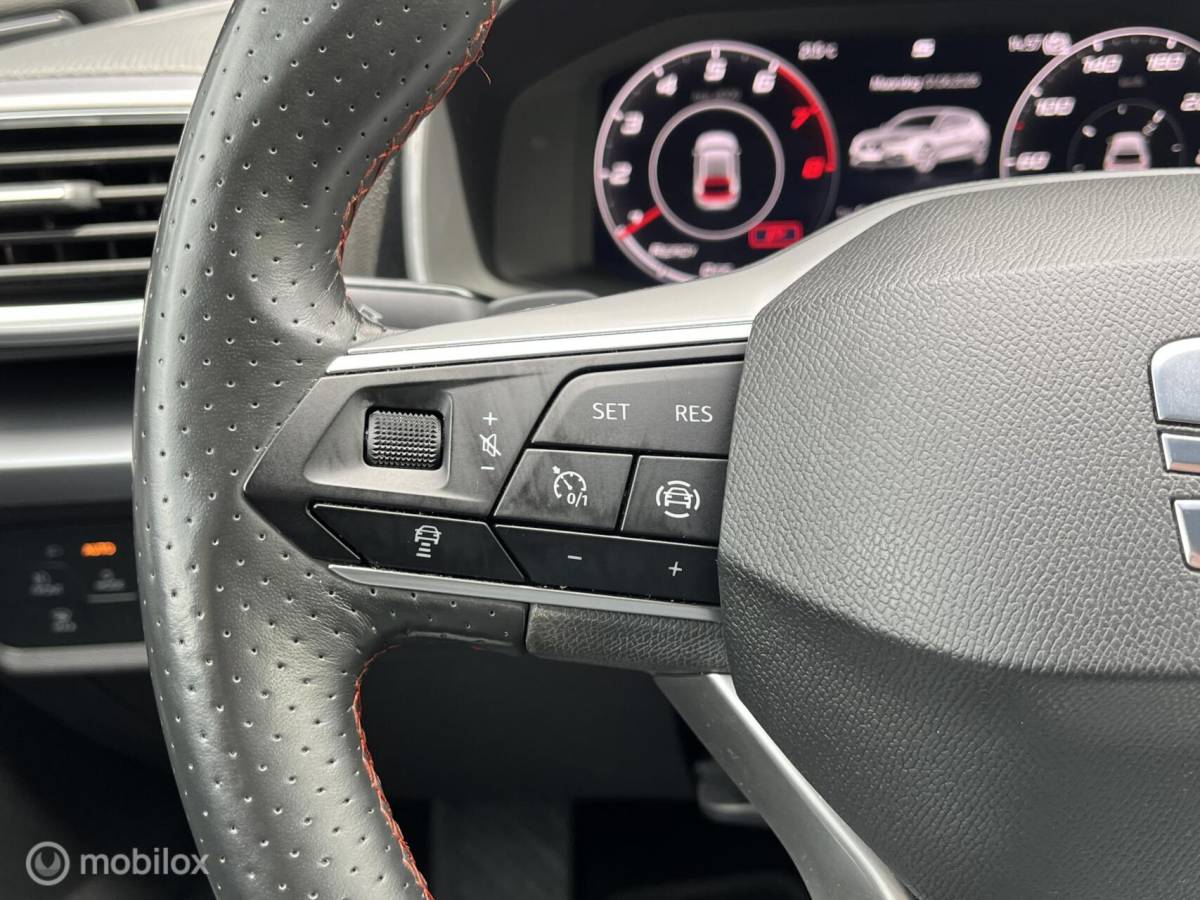 SEAT Leon Seat Leon 1.5 eTSI ACT DSG FR CLIMA*ADAP CR*CARPLAY*PDC*KEYLESS