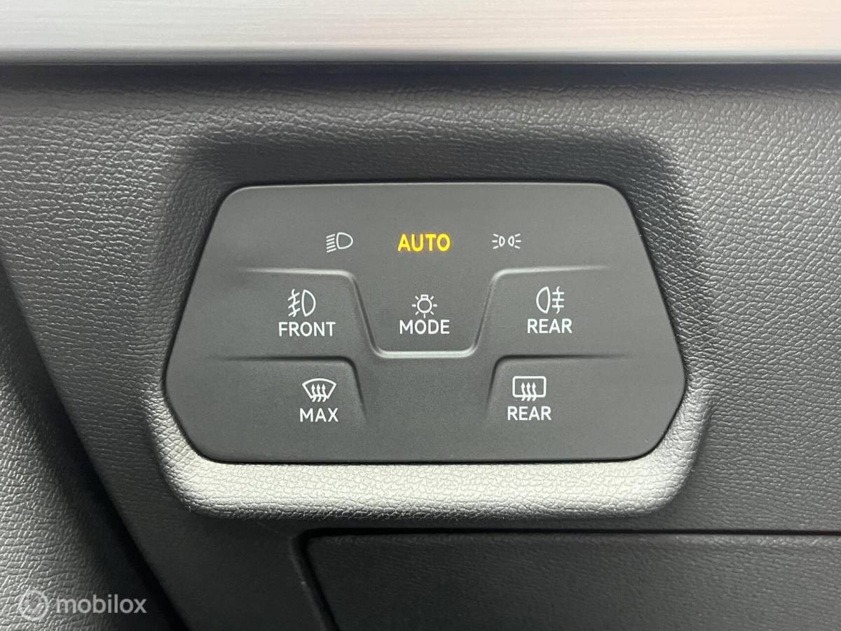 SEAT Leon Seat Leon 1.5 eTSI ACT DSG FR CLIMA*ADAP CR*CARPLAY*PDC*KEYLESS