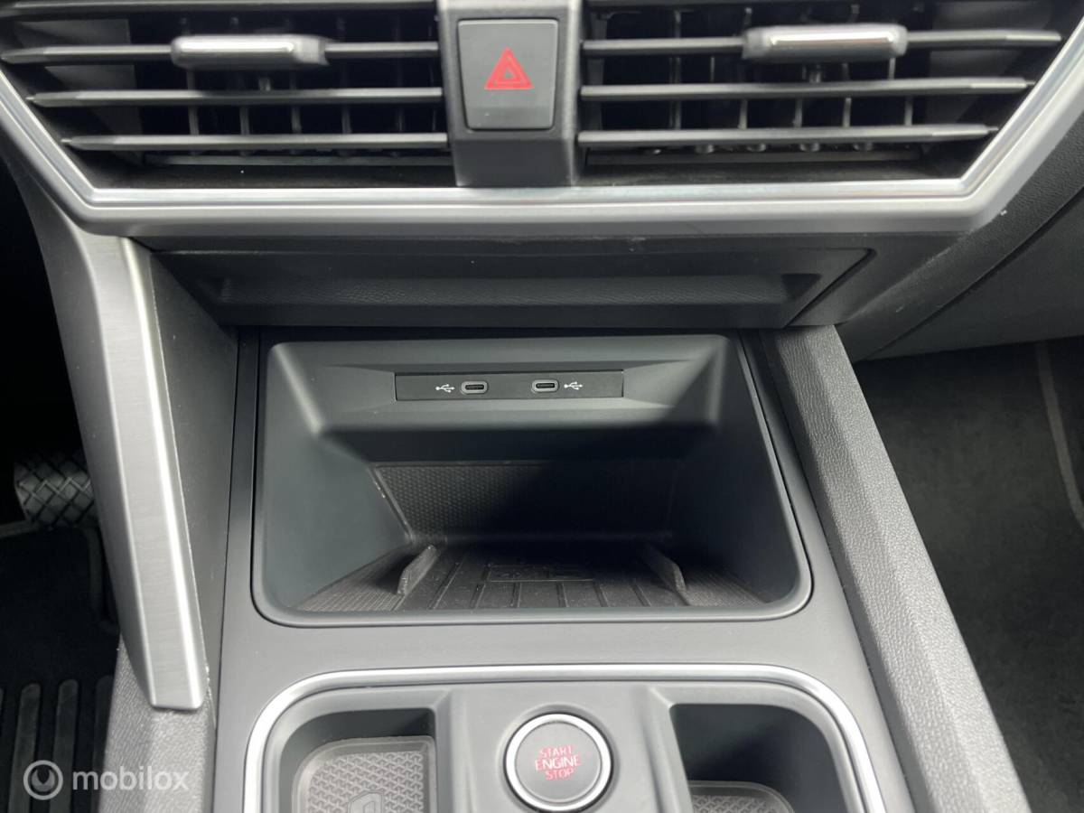SEAT Leon Seat Leon 1.5 eTSI ACT DSG FR CLIMA*ADAP CR*CARPLAY*PDC*KEYLESS
