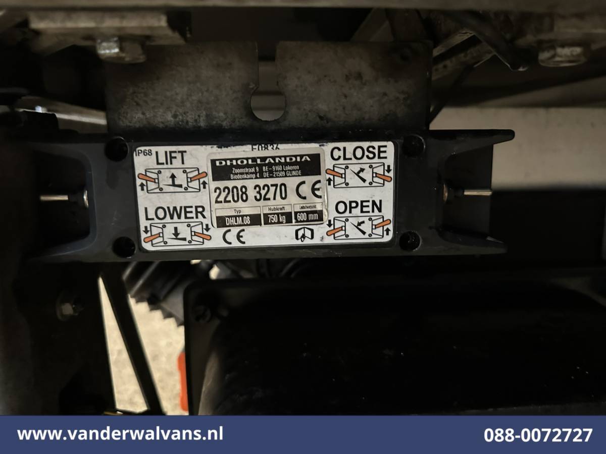 Ford Transit Ford Transit 2.0 TDCI 160pk Bakwagen Laadklep Euro6 Airco | 1040kg laadvermogen | Cruisecontrol | Verwarmde Voorruit Bijrijdersbank