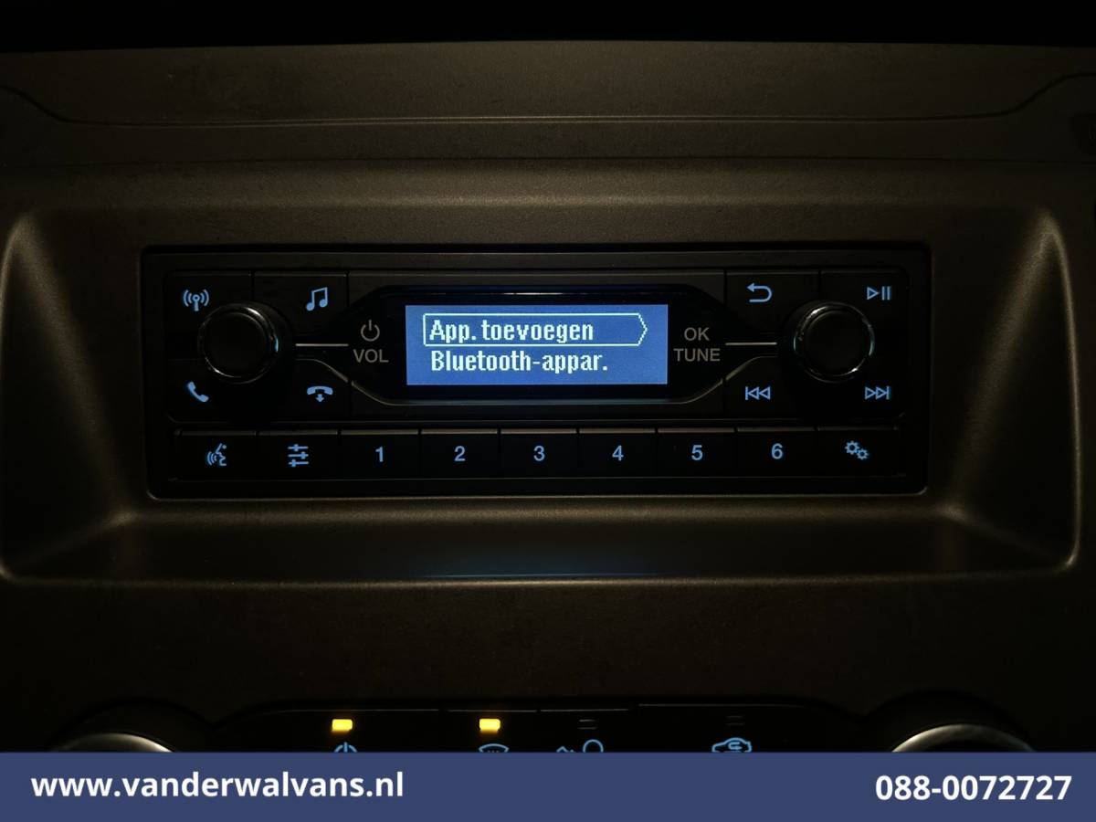 Ford Transit Ford Transit 2.0 TDCI 160pk Bakwagen Laadklep Euro6 Airco | 1040kg laadvermogen | Cruisecontrol | Verwarmde Voorruit Bijrijdersbank