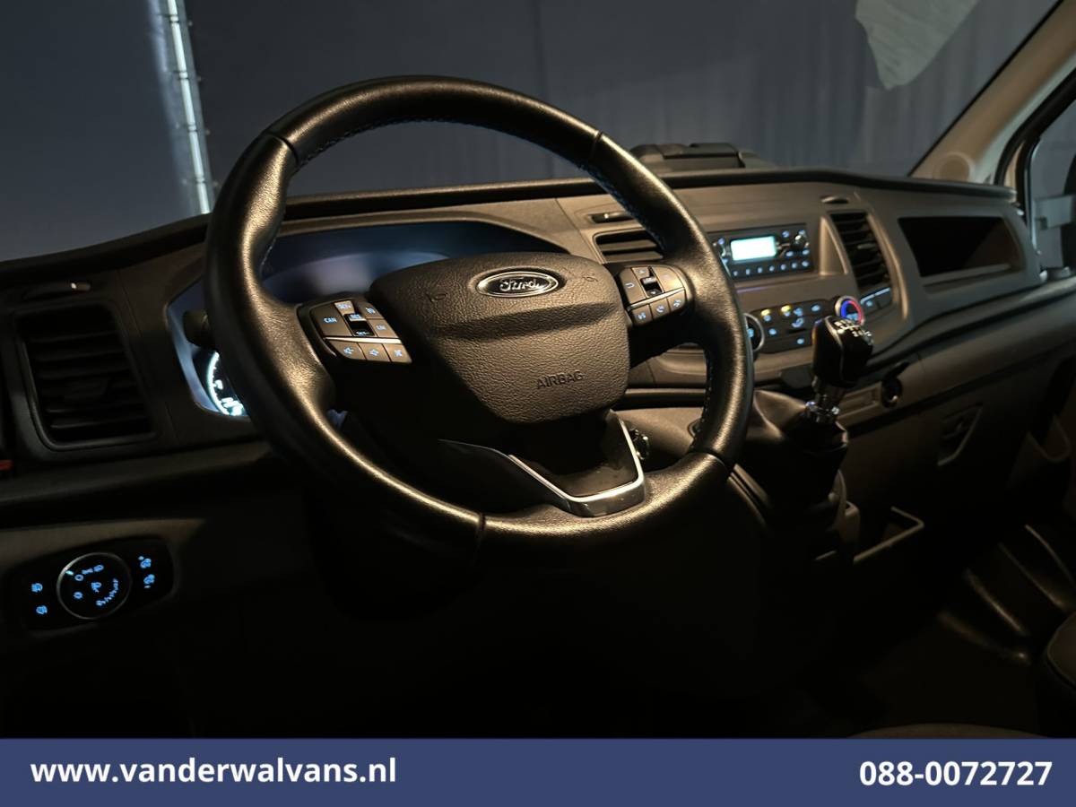 Ford Transit Ford Transit 2.0 TDCI 160pk Bakwagen Laadklep Euro6 Airco | 1040kg laadvermogen | Cruisecontrol | Verwarmde Voorruit Bijrijdersbank