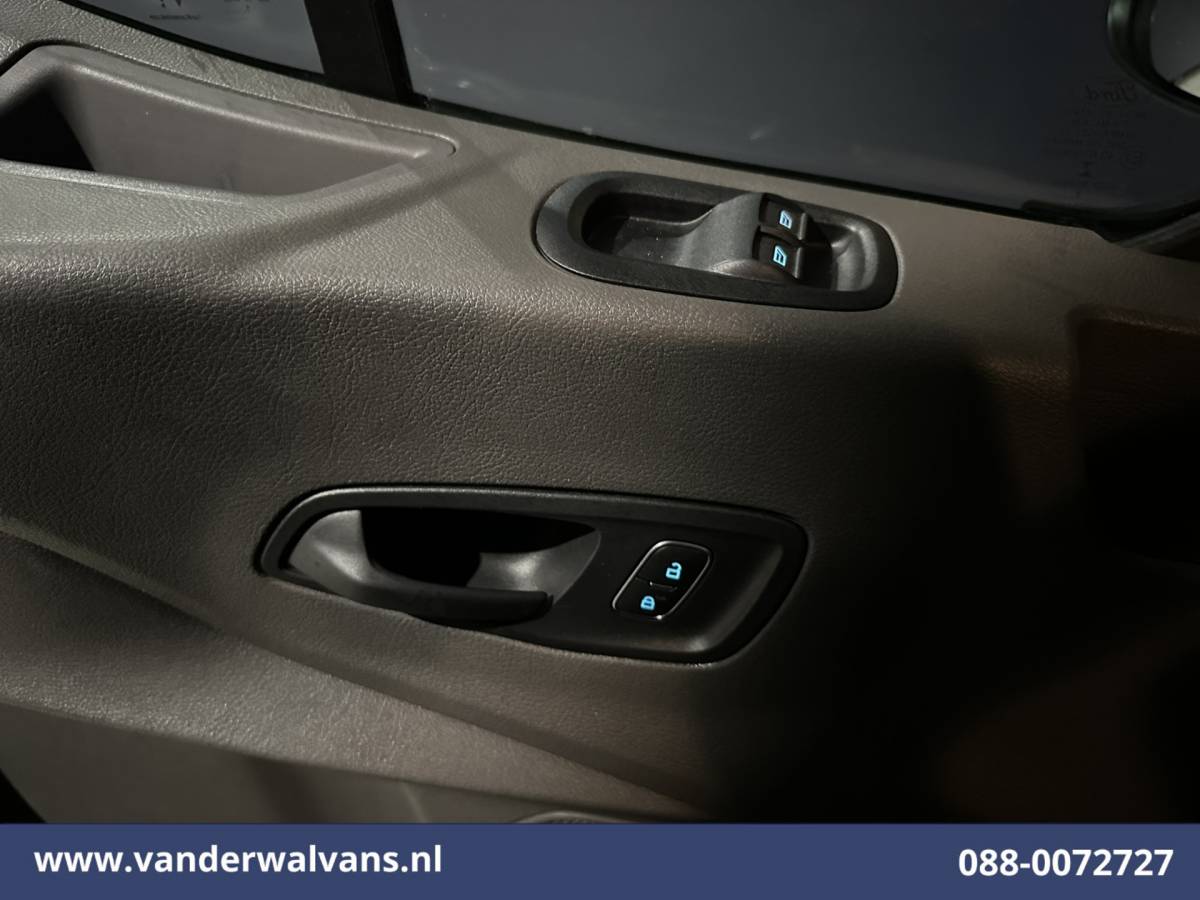 Ford Transit Ford Transit 2.0 TDCI 160pk Bakwagen Laadklep Euro6 Airco | 1040kg laadvermogen | Cruisecontrol | Verwarmde Voorruit Bijrijdersbank