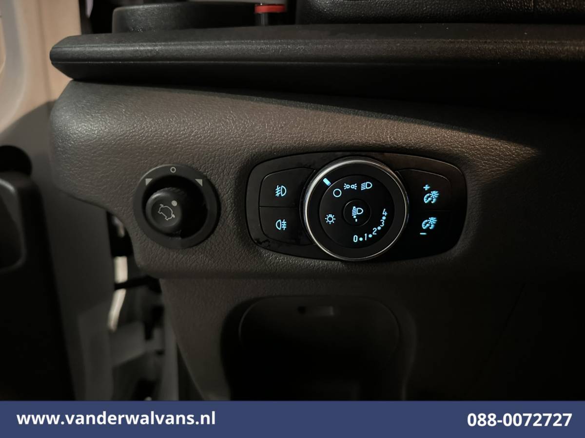 Ford Transit Ford Transit 2.0 TDCI 160pk Bakwagen Laadklep Euro6 Airco | 1040kg laadvermogen | Cruisecontrol | Verwarmde Voorruit Bijrijdersbank
