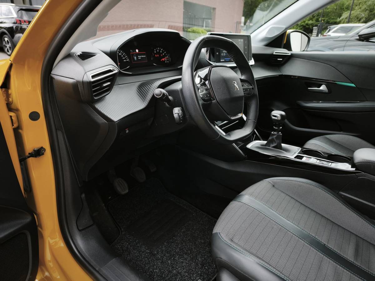 Peugeot 208 Peugeot 208 1.2 PureTech Allure Navi-Carplay Led Stoelverwarming Keyless Cruise-Control