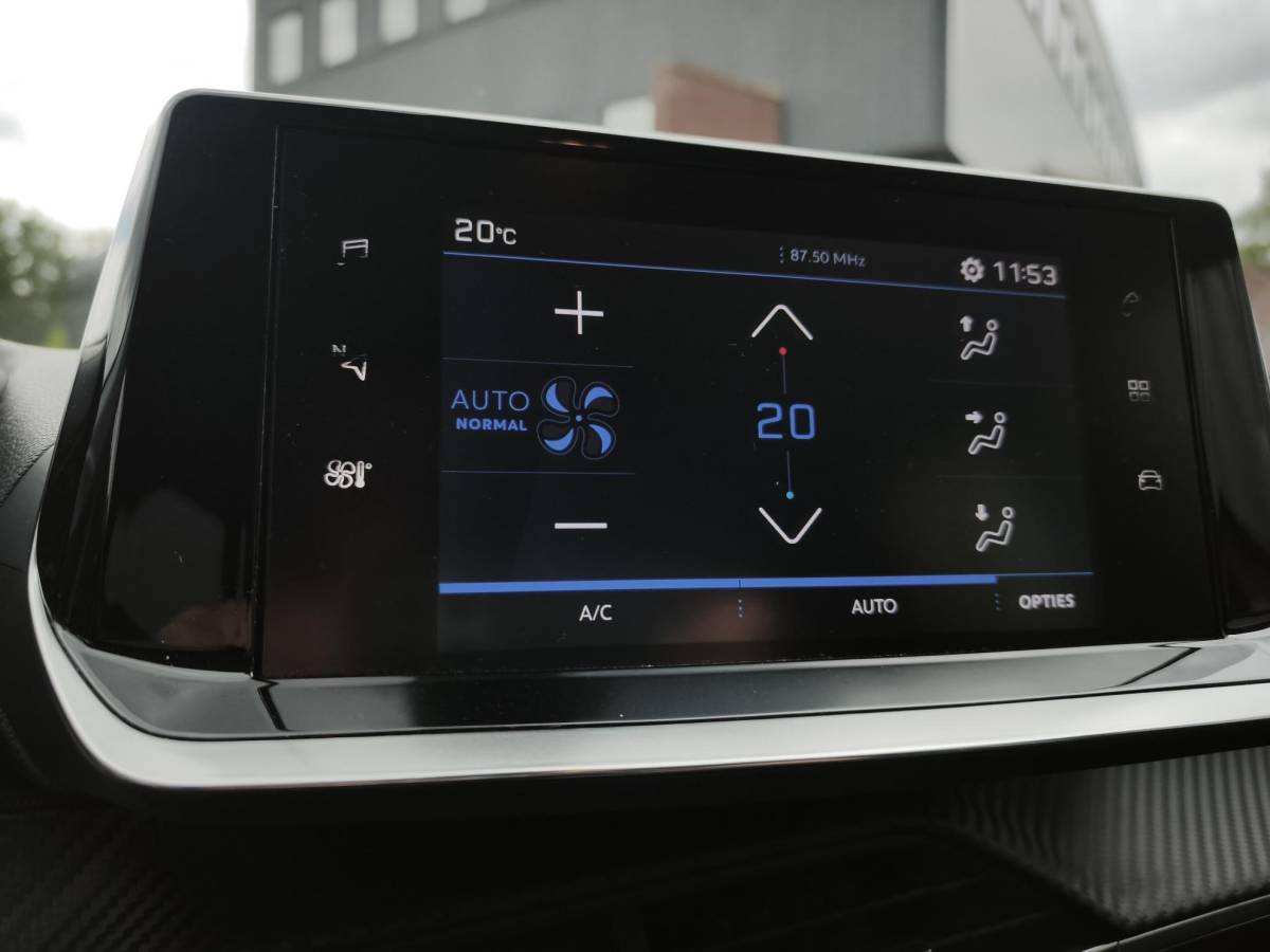 Peugeot 208 Peugeot 208 1.2 PureTech Allure Navi-Carplay Led Stoelverwarming Keyless Cruise-Control