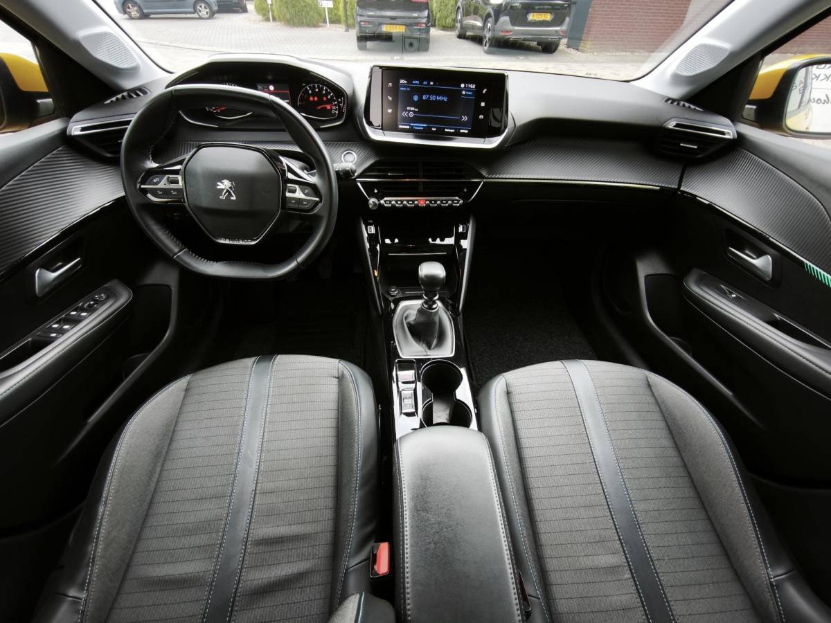 Peugeot 208 Peugeot 208 1.2 PureTech Allure Navi-Carplay Led Stoelverwarming Keyless Cruise-Control