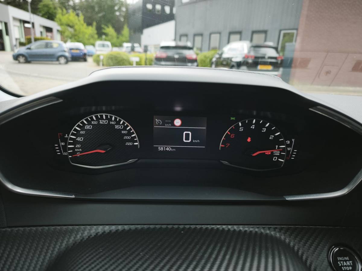 Peugeot 208 Peugeot 208 1.2 PureTech Allure Navi-Carplay Led Stoelverwarming Keyless Cruise-Control
