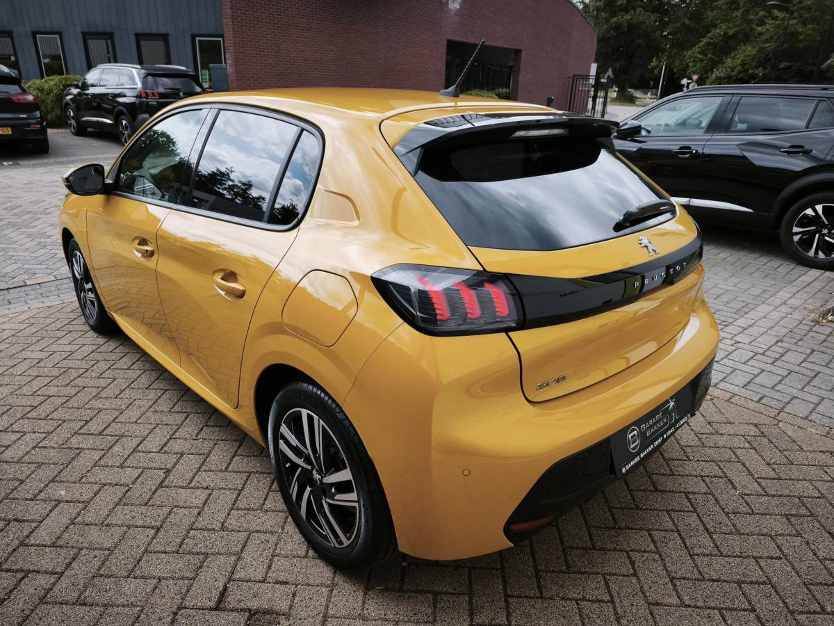 Peugeot 208 Peugeot 208 1.2 PureTech Allure Navi-Carplay Led Stoelverwarming Keyless Cruise-Control
