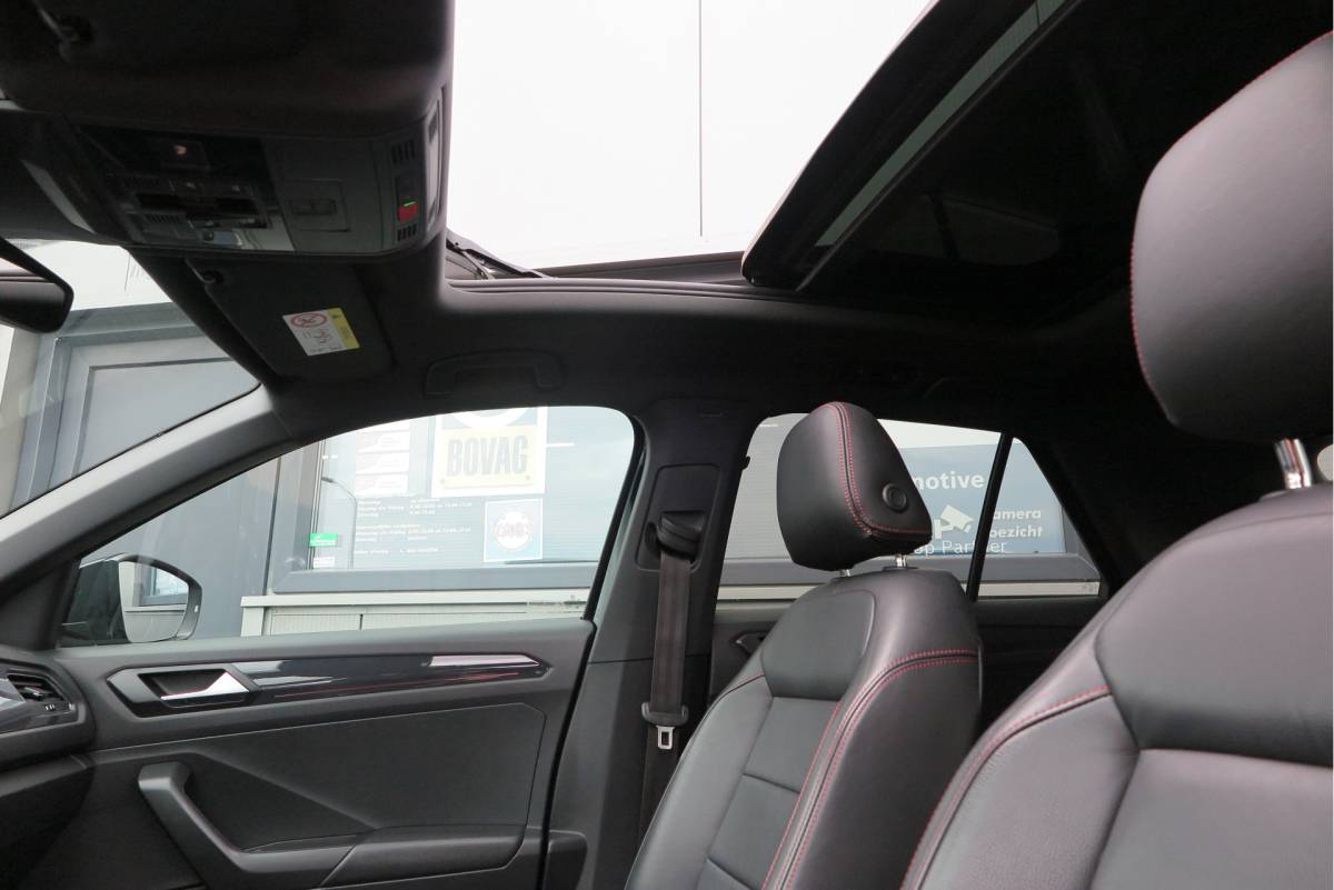 Volkswagen T-Roc Volkswagen T-Roc 1.5 TSI 150pk DSG Sport Business R-Line ,  Pano , Virtual , Xenon, Leder, Navi , Carplay , LMV, PDC, Camera etc. etc
