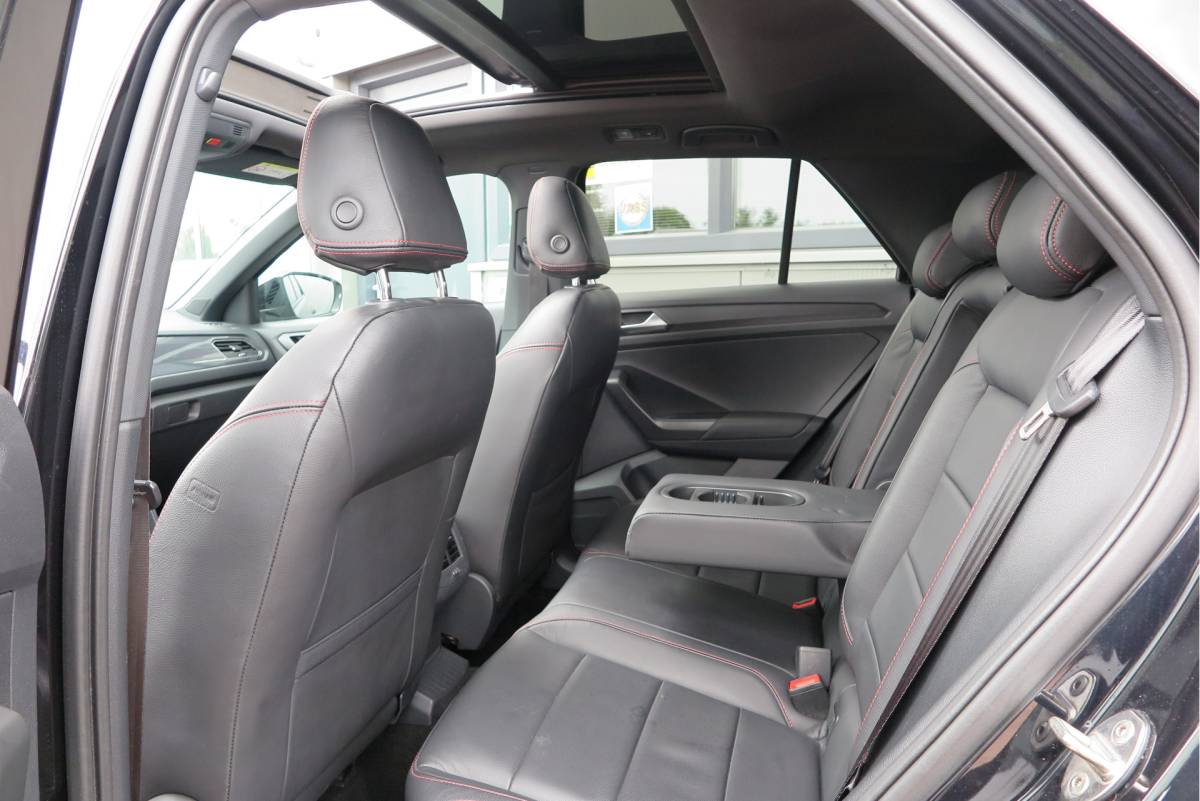 Volkswagen T-Roc Volkswagen T-Roc 1.5 TSI 150pk DSG Sport Business R-Line ,  Pano , Virtual , Xenon, Leder, Navi , Carplay , LMV, PDC, Camera etc. etc