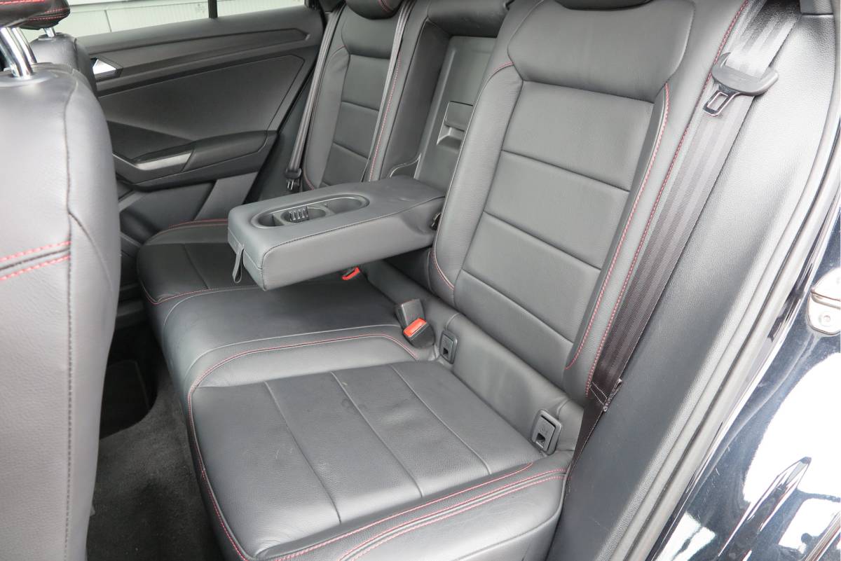 Volkswagen T-Roc Volkswagen T-Roc 1.5 TSI 150pk DSG Sport Business R-Line ,  Pano , Virtual , Xenon, Leder, Navi , Carplay , LMV, PDC, Camera etc. etc