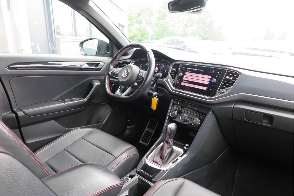 Volkswagen T-Roc Volkswagen T-Roc 1.5 TSI 150pk DSG Sport Business R-Line ,  Pano , Virtual , Xenon, Leder, Navi , Carplay , LMV, PDC, Camera etc. etc