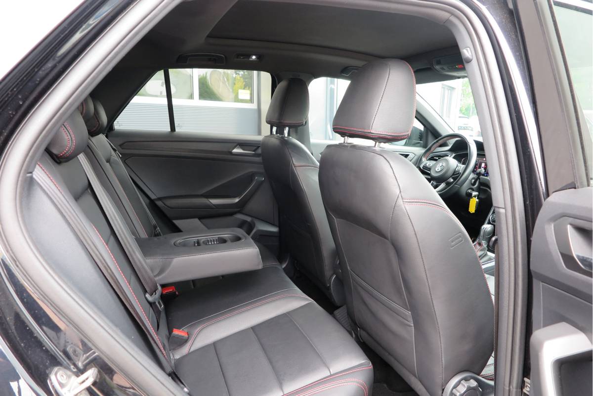 Volkswagen T-Roc Volkswagen T-Roc 1.5 TSI 150pk DSG Sport Business R-Line ,  Pano , Virtual , Xenon, Leder, Navi , Carplay , LMV, PDC, Camera etc. etc